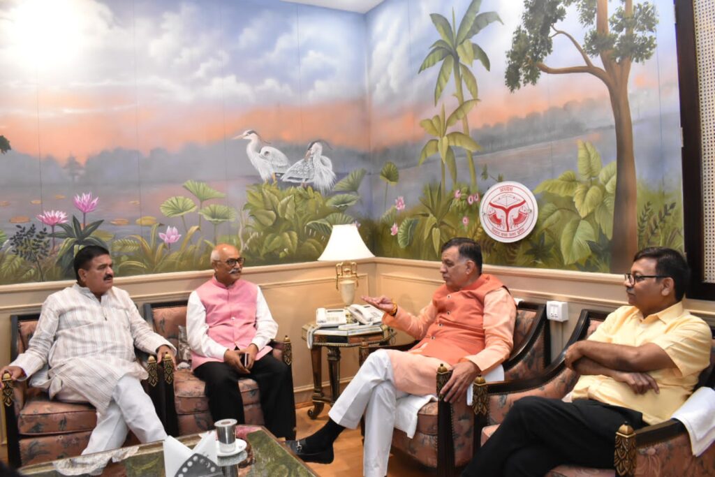 यूपी विधान सभा मा०अध्यक्ष जी से श्री जेपी सिंह  जी की सारगर्भित भेंट