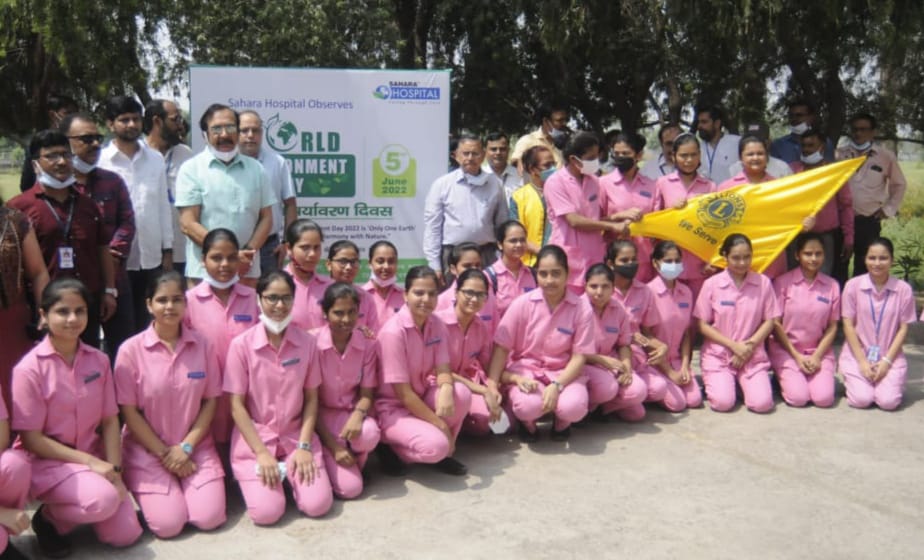 सहारा हॉस्पिटल में 13 साल से हरियाली की कवायद , पांच सौ और पौधे लगाए गए