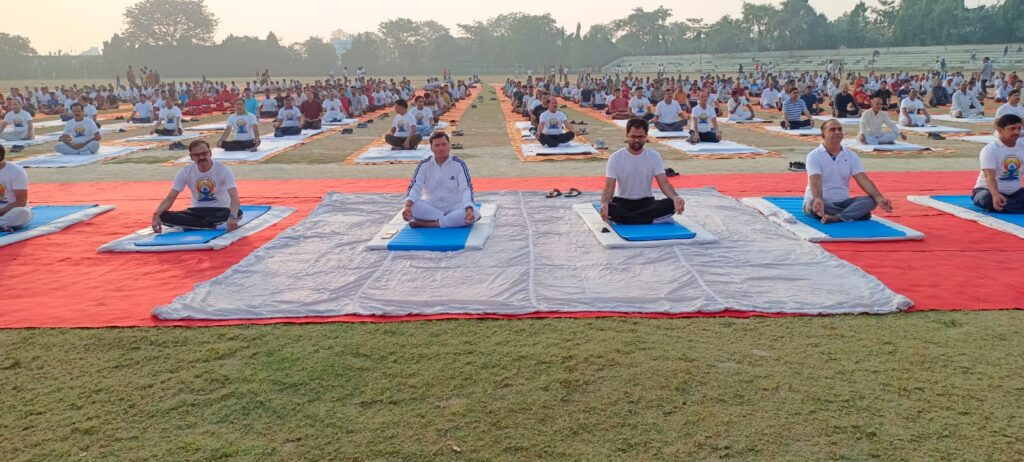 आठवें अंतरराष्ट्रीय योगा दिवस का डॉक्टर भीमराव अंबेडकर स्पोर्ट स्टेडियम में हुआ सफल आयोजन