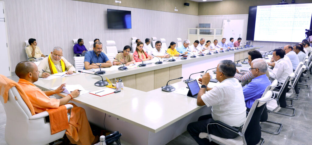 जी एस टी को लेकर मुख्यमंत्री गंभीर, अधिकारियों किया निर्देशित ,आगामी 6 माह में 4 लाख की बृद्धि का लक्ष्य