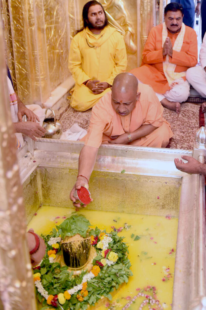 मुख्यमंत्री ने वाराणसी में प्रधानमंत्री के आगामी 07 जुलाईको प्रस्तावित वाराणसी भ्रमण कार्यक्रम की तैयारियों के दृष्टिगतकार्यक्रम स्थलों का स्थलीय निरीक्षण किया