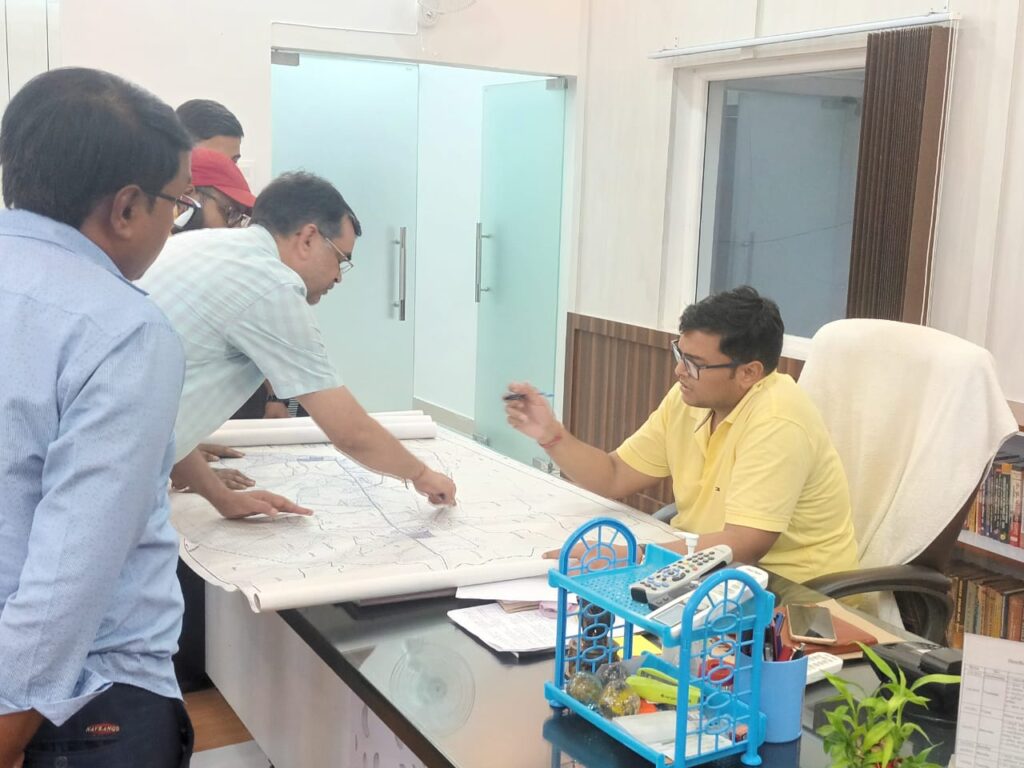 अमृत योजना के तहत मऊनाथ भंजन महा योजना 2031 की बैठक जिलाधिकारी की अध्यक्षता में संपन्न