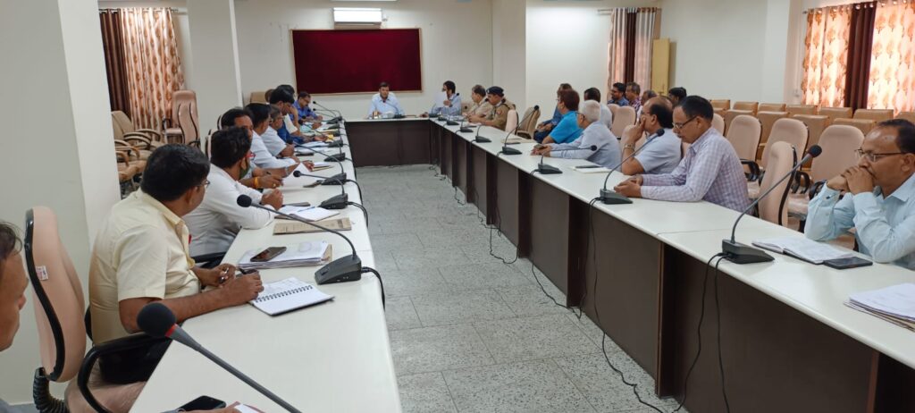 जिला वृक्षारोपण समिति की बैठक जिलाधिकारी की अध्यक्षता में संपन्न