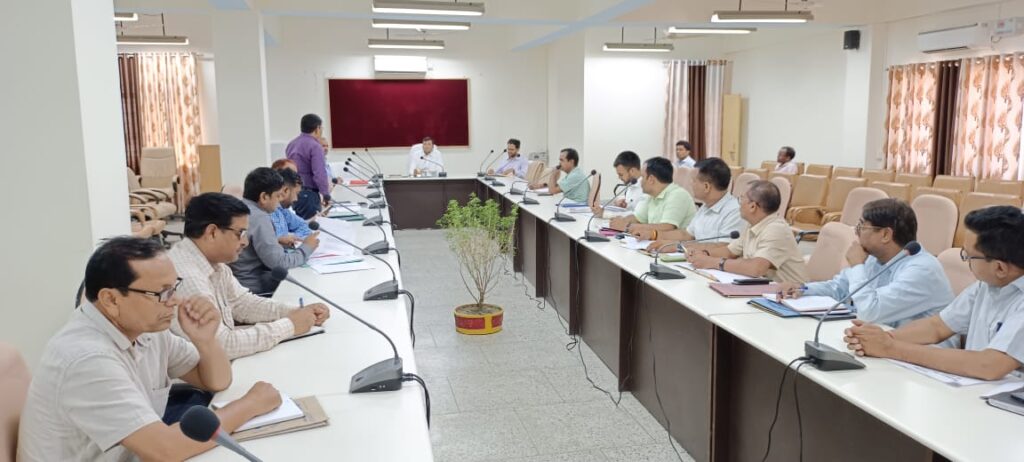 मनरेगा कार्यों, पंचायती राज विभाग के कार्यों, गौ संरक्षण केंद्र तथा वृक्षारोपण एवं पर्यावरण समिति की जिलाधिकारी नें की समीक्षा