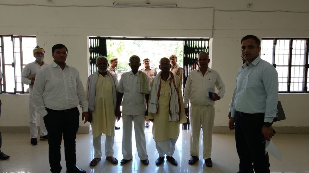 जिलाधिकारी द्वारा राजनीतिक दलों के प्रतिनिधियों की उपस्थिति में EVM वेयरहाउस का किया गया निरीक्षण