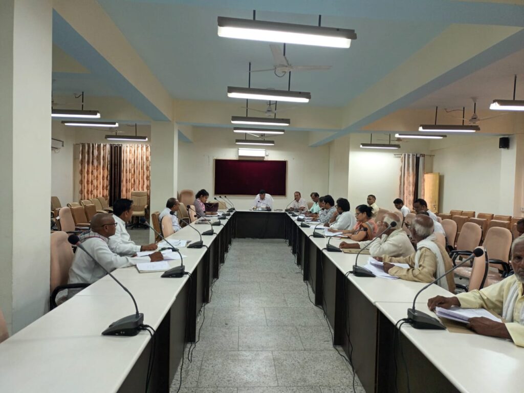 भारत निर्वाचन आयोग द्वारा निर्वाचन नामावली के संबंध में जारी नए दिशा निर्देशों को लेकर राजनीतिक दलों के प्रतिनिधियों के साथ जिलाधिकारी की अध्यक्षता में बैठक संपन्न