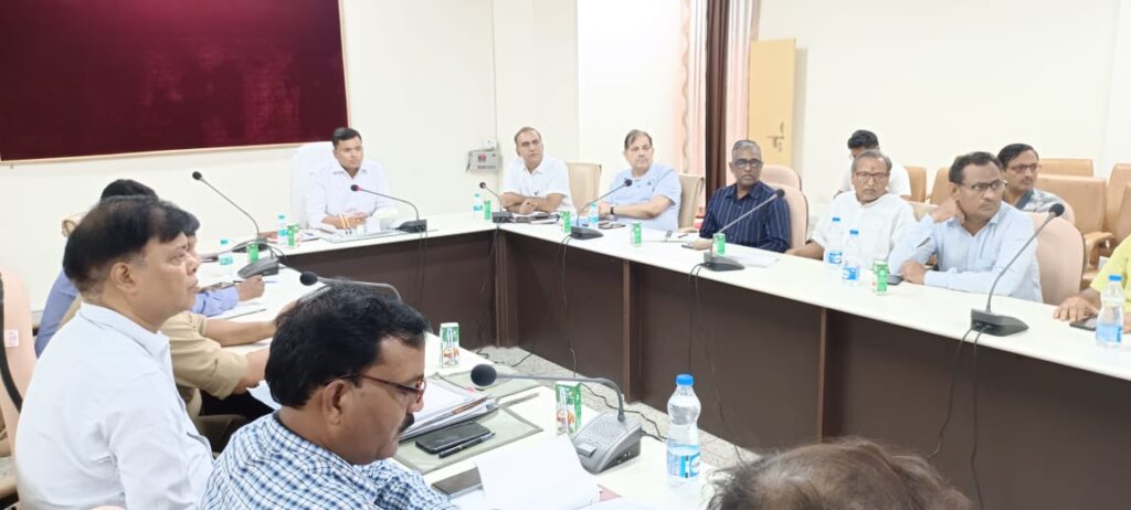 जिलाधिकारी की अध्यक्षता में उद्योग बंधु की मासिक समीक्षा बैठक संपन्न