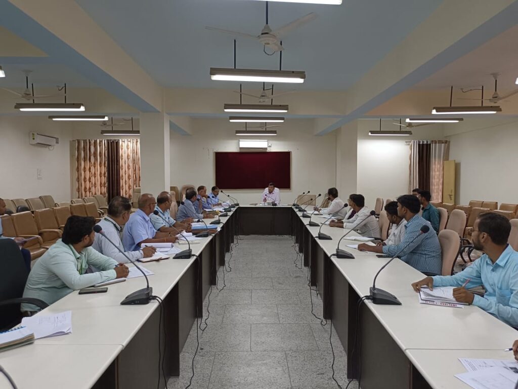 जिलाधिकारी की अध्यक्षता में जल जीवन मिशन के अंतर्गत संचालित पेयजल योजनाओं के संबंध में समीक्षा बैठक संपन्न