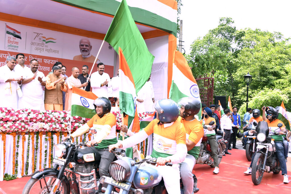 मुख्यमंत्री ने आजादी के अमृत महोत्सव के अन्तर्गत हर-घर तिरंगा कार्यक्रम हेतु तिरंगा जागरूकता बाइक रैली को हरी झंडी दिखाकर किया रवाना
