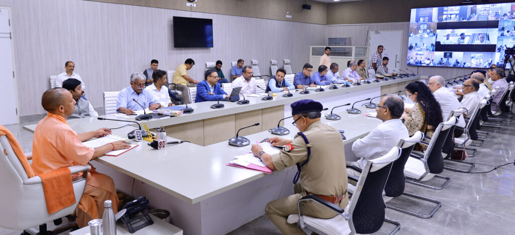 मुख्यमंत्री ने प्रदेश के आला अफसरों से किया संबाद, टीम वर्क पर दिया जोर