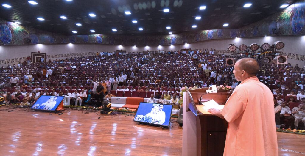 सीएम योगी ने अटल जी की पुण्यतिथि पर दी श्रद्धांजलि, बोले- अटल जी ने भारत को  नई पहचान दी