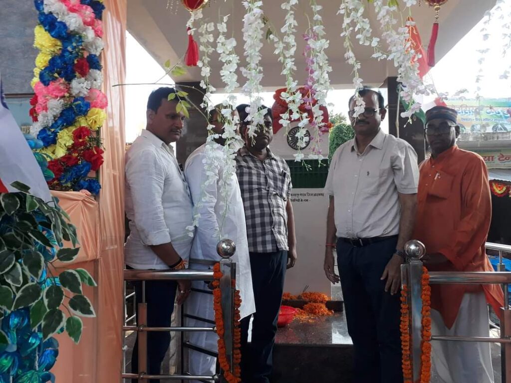 तहसील प्रशासन ने निकाला मौन जुलूस ,हाथों में तिरंगा लेकर शहीदो को दी श्रद्धांजलि&nbsp;