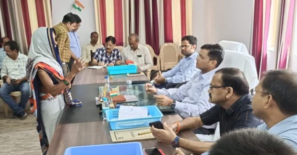 जिला अधिकारी के नेतृत्व में संपूर्ण समाधान दिवस तहसील सदर में संपन्न