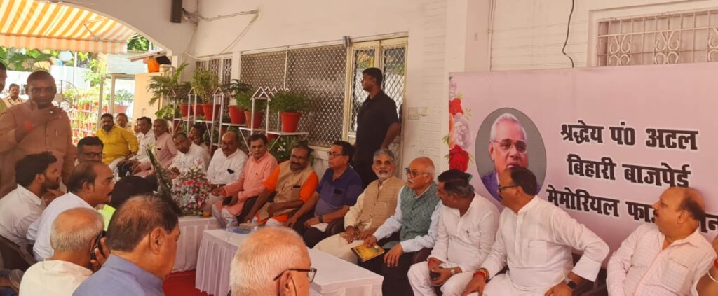 डिप्टी सीएम ब्रजेश पाठक की अध्यक्षता में पंअटल बिहारी वाजपेई मेमोरियल फाउण्डेशन की विशेष कार्यकारिणी बैठक हुई सम्पन्न