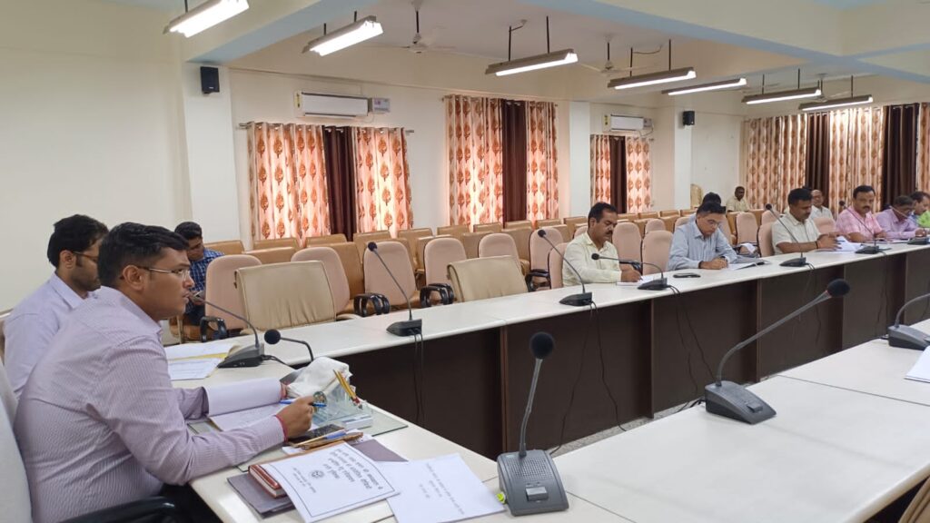 जिलाधिकारी की अध्यक्षता में मनरेगा कार्यों, गौ संरक्षण केंद्रों, पंचायती राज विभाग के कार्यों एवं कायाकल्प योजना की समीक्षा बैठक संपन्न