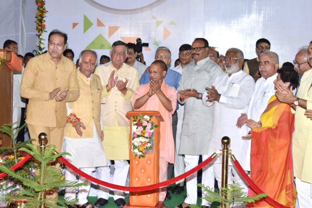 स्वतन्त्रता सप्ताह के पहले दिन मुख्यमंत्री योगी ने विधानभवन में डायनेमिक फ़साड लाइटिंग का किया लोकार्पण-महाना