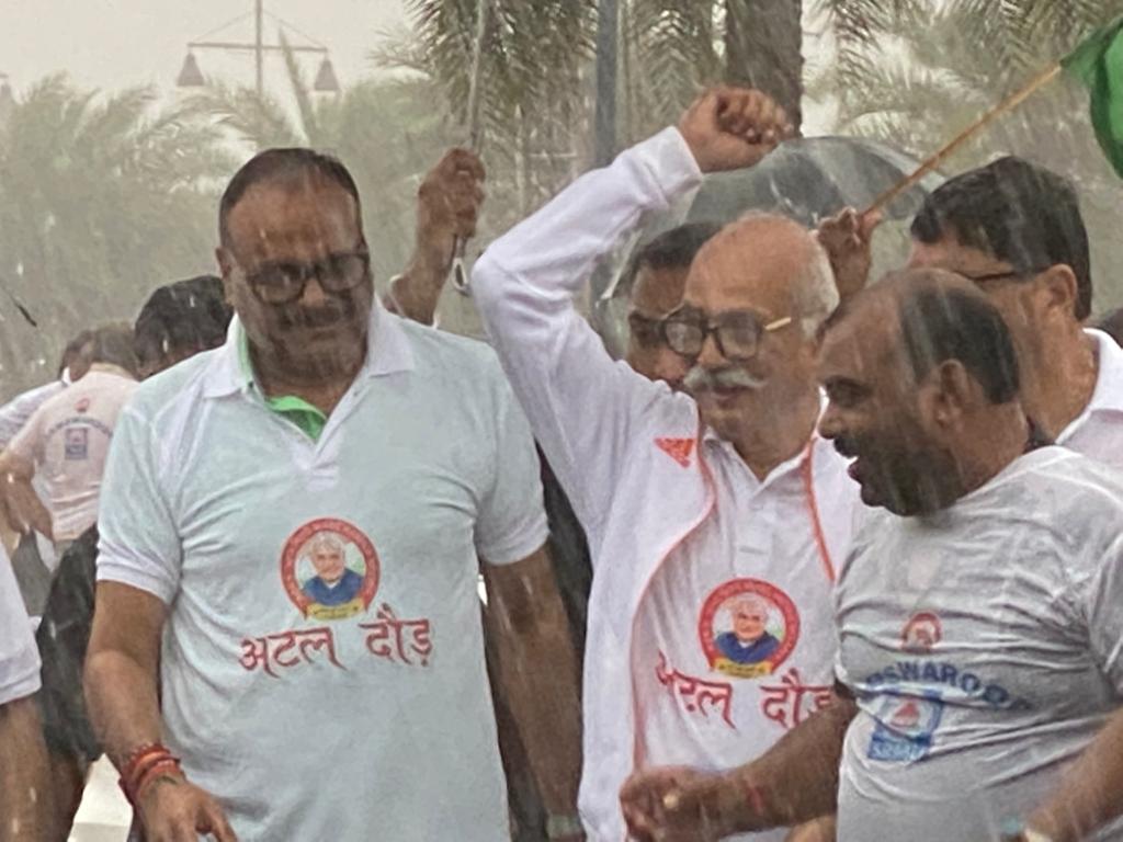 तेज बरसात भी न रोक पाई हौंसले की दौड़