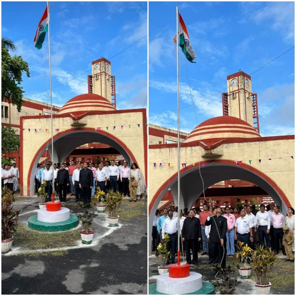 आजादी के 75वी वर्ष गांठ पर जिलाधिकारी ने कलेक्ट्रेट परिसर में किया झंडारोहण &nbsp;