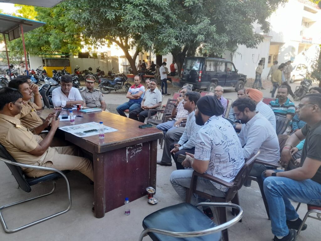 जाम मुक्त को लेकर कृष्णा नगर पुलिस ने व्यापारियों संग की बैठक