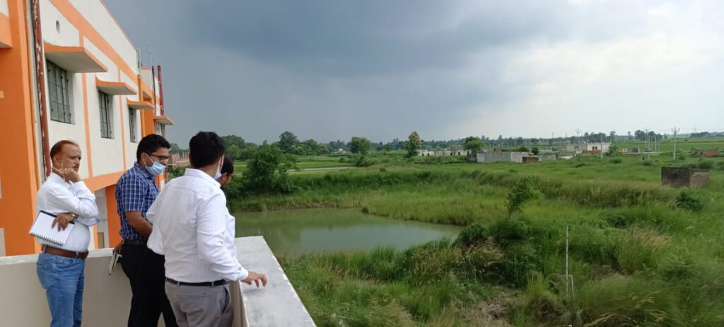 मोहम्मदाबाद गोहना के चालीसवां में अग्निशमन केंद्र के निर्माणाधीन आवासीय एवं अनावासीय भवनों का जिलाधिकारी द्वारा किया गया निरीक्षण