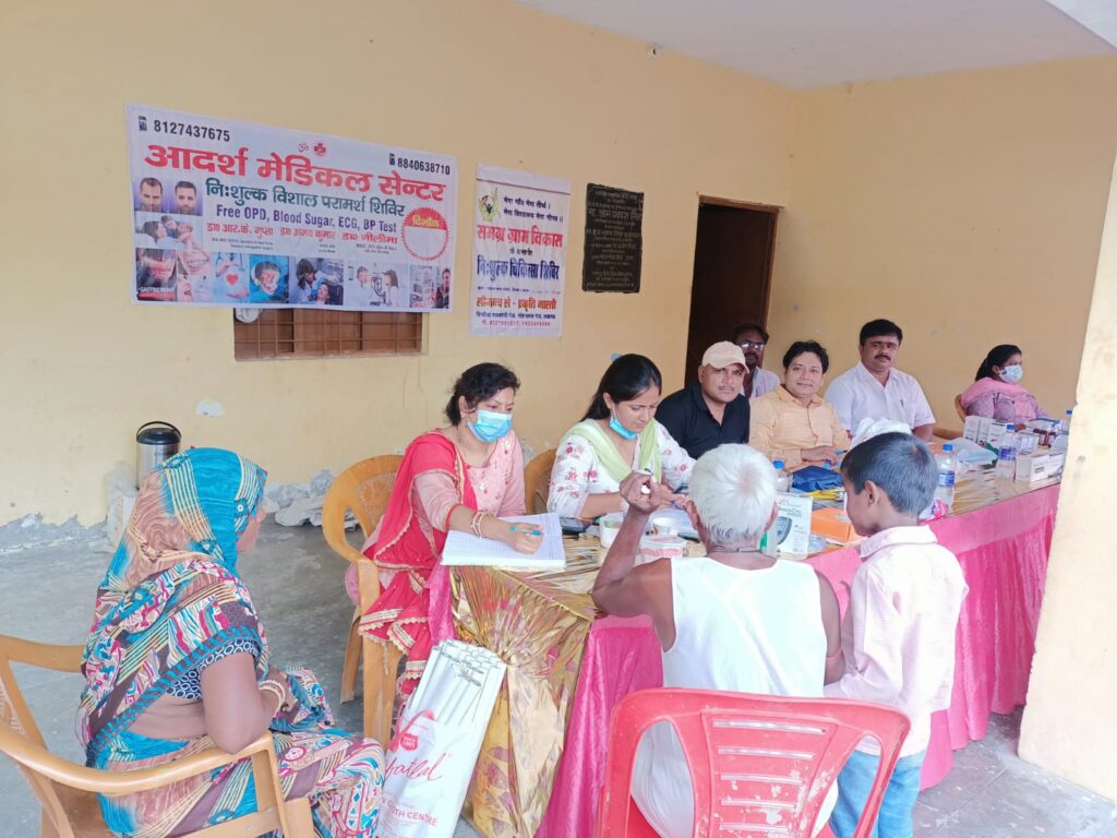 निशुल्क स्वास्थ्य शिविर में 190 लोगों ने कराया स्वास्थ्य परीक्षण