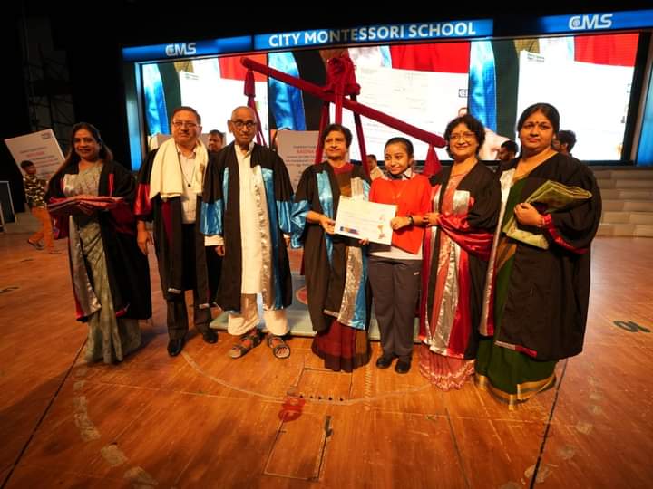 सी एम एस की मेघावी छात्रा को मेयर ने किया सम्मानित