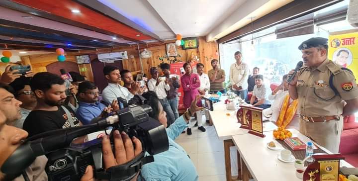 आदर्श व्यापारी एसोसिएशन द्वारा पुलिस प्रशासन के अधिकारियों के साथ आयोजित बैठक