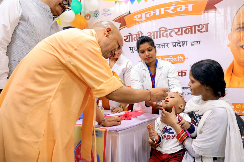 पल्स पोलियो अभियान का मुख्यमंत्री ने किया शुभारम्भ, पिलाया 10 बच्चों को पोलियो ड्रॉप