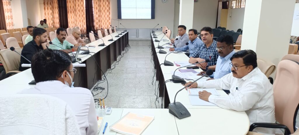 अमृत योजना के तहत मऊनाथ भंजन महा योजना 2031 के प्रारूप के संबंध में जिलाधिकारी की अध्यक्षता में बैठक संपन्न