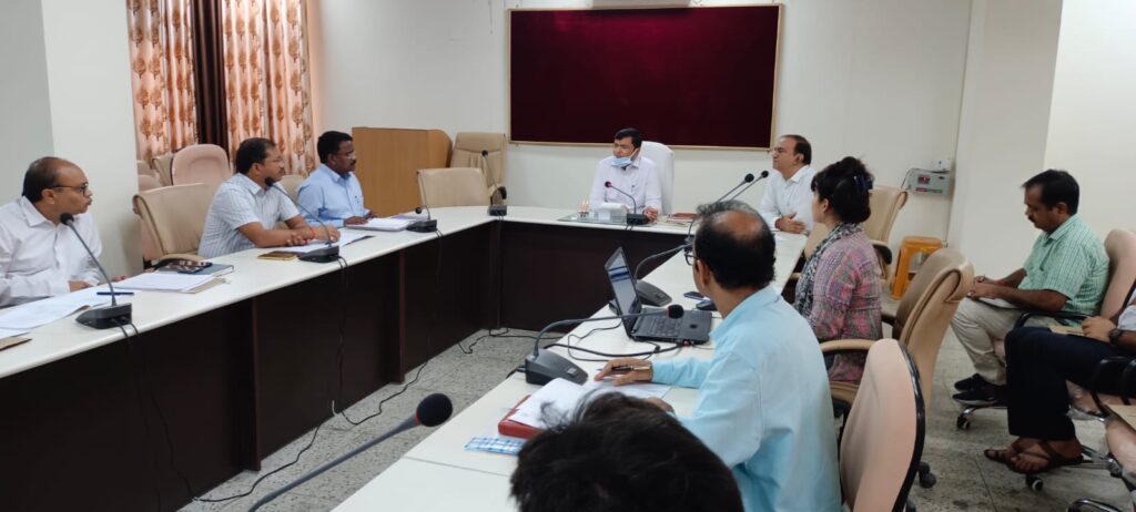 मतदेय स्थलों के सम्भाजन के संबंध में राजनीतिक दलों के प्रतिनिधियों के साथ जिलाधिकारी की बैठक संपन्न