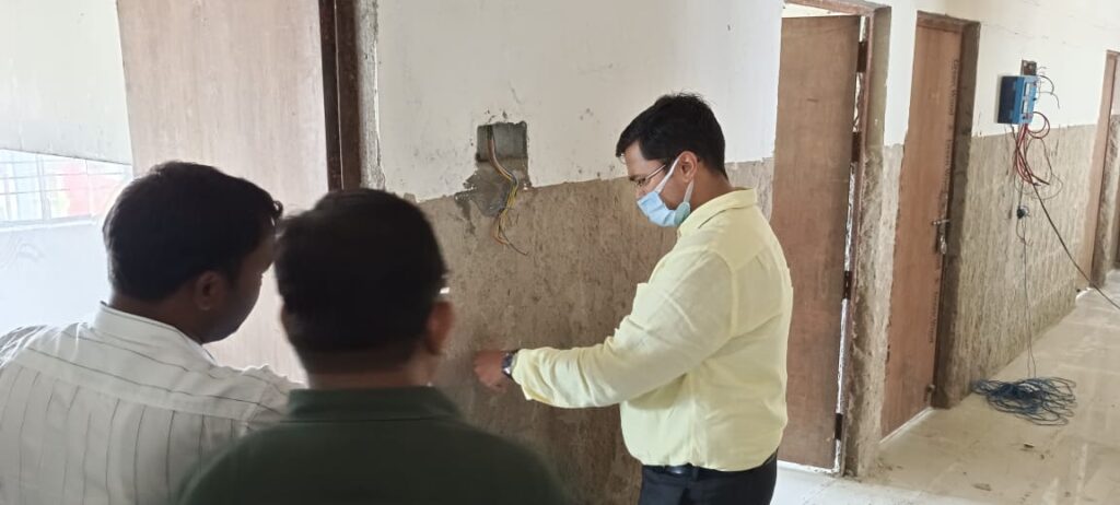 जिलाधिकारी ने निर्माणाधीन सामुदायिक स्वास्थ्य केंद्र- नेमडाड़ का किया आकस्मिक निरीक्षण