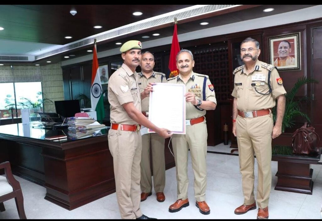 जवान को सलाम: कटोरा लेकर भीख मांगने बाले बच्चों के हाथ में थमाई कलम:दिप्पन शर्मा