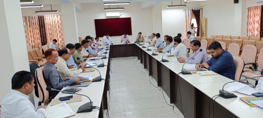 मंडलायुक्त की अध्यक्षता में समीक्षा बैठक संपन्न