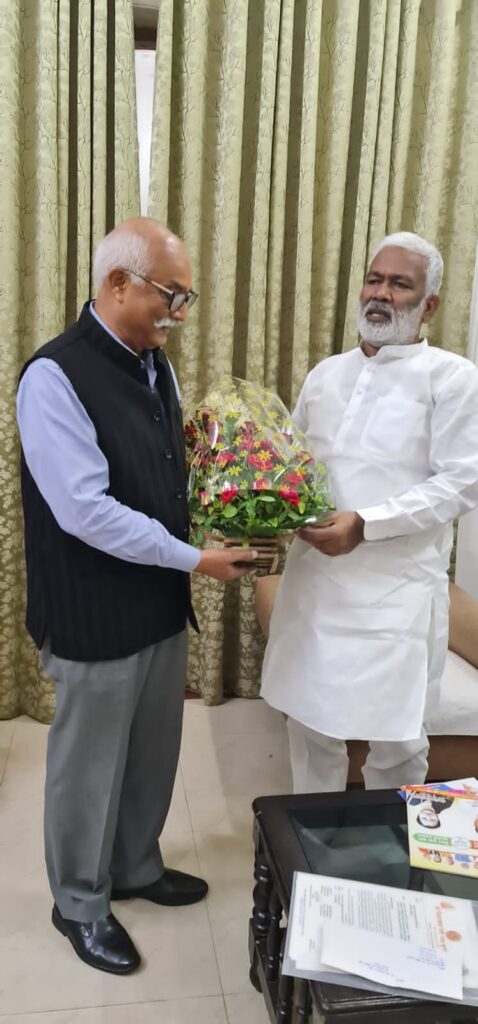 स्वतंत्र देव सिंह सिंचाई मंत्री उपासना स्थल, झूलेलाल पार्क गोमती तट पर 11000 दीप दान मे होंगे शामिल- जे पी सिंह