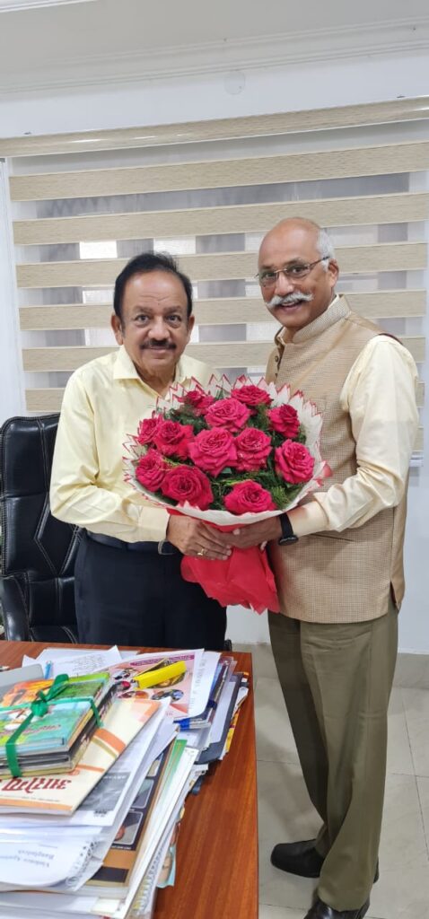 डा हर्षवर्धन सांसद दिल्ली से औपचारिक भेंट - जे पी सिंह अध्यक्ष संस्कृतभारती न्यासअवधप्रान्त