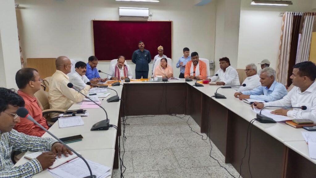 राज्यमंत्री, ग्रामीण विकास विभाग एवं समग्र ग्राम विकास विभाग, ग्रामीण अभियंत्रण विभाग उत्तर प्रदेश की अध्यक्षता में बैठक संपन्न