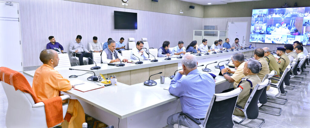 C.M.YOGI ने दीपावली और छठ पूजा को लेकर की समीक्षा बैठक, कानून व्यवस्था सुदृढ़ बनाने हेतु दिए निर्देश