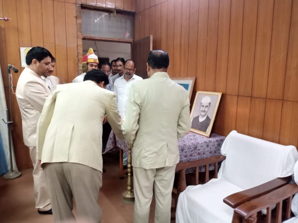 दीवानी न्यायालय में मनाई गई महात्मा गांधी व लाल बहादुर शास्त्री की जयन्ती