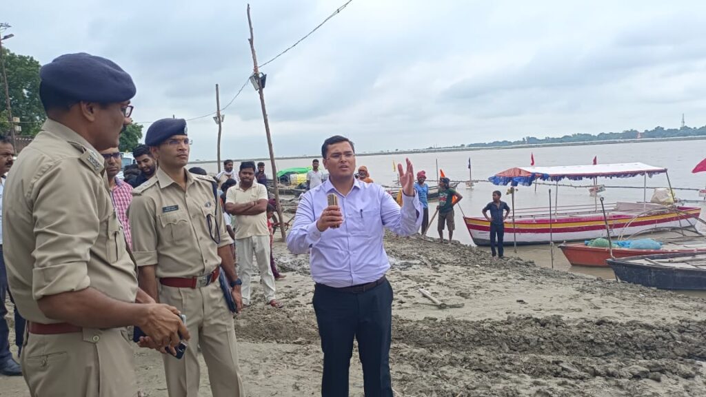 दुर्गा पूजा एवं दशहरे की तैयारियों को लेकर जिलाधिकारी नें पुलिस अधीक्षक और प्रशासनिक अधिकारियों के साथ की बैठक