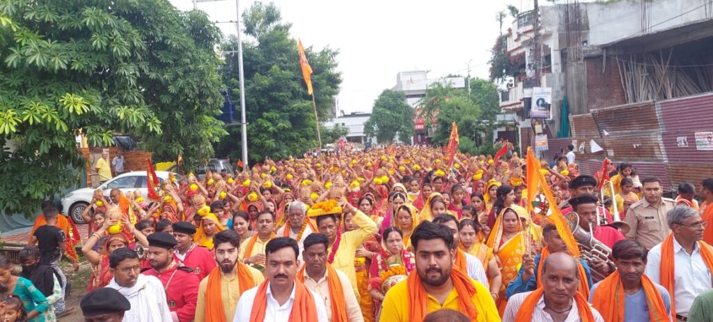 श्री राम कथा की पूर्व संध्या पर निकली कलश यात्रा