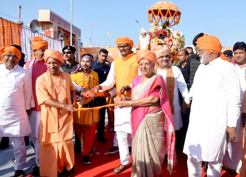 <strong>अयोध्या दीपोत्सव में झांकियों ने बनाया माहौल राममय</strong>