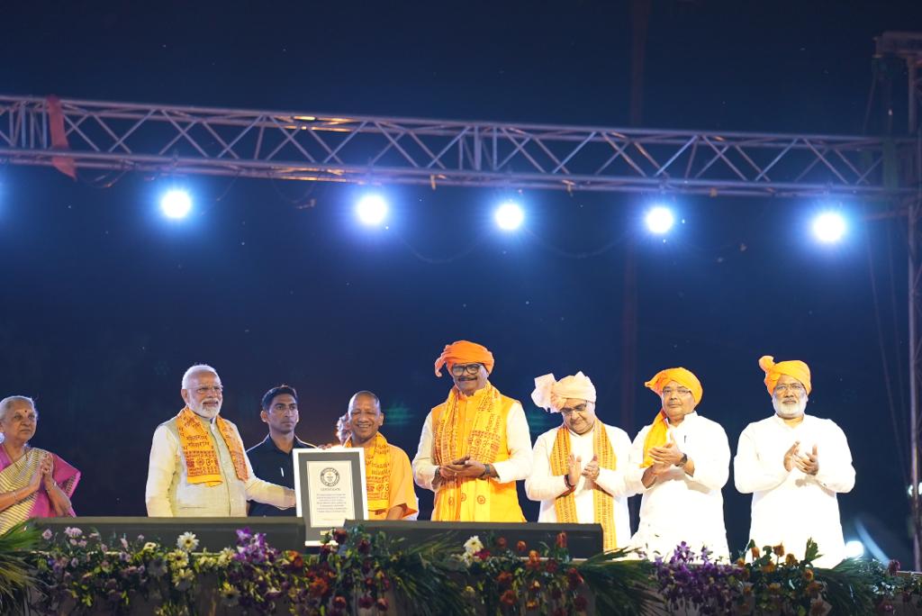 पुष्पक विमान से अयोध्या पहुंचे राम, सीता और लक्ष्मण -जेपी सिंह