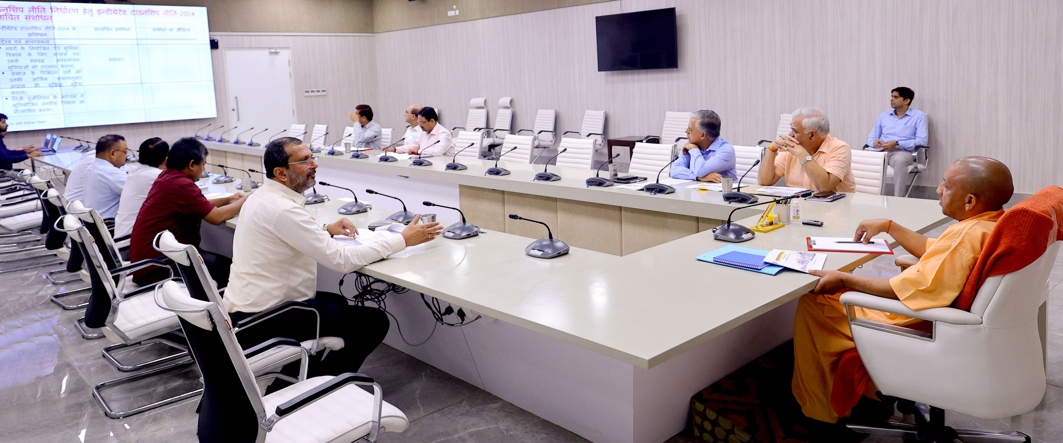 मुख्यमंत्री ने प्रदेश की नवीन टाउनशिप नीति-2022 केसम्बन्ध में विभागीय अधिकारियों के साथ उच्चस्तरीय बैठक की