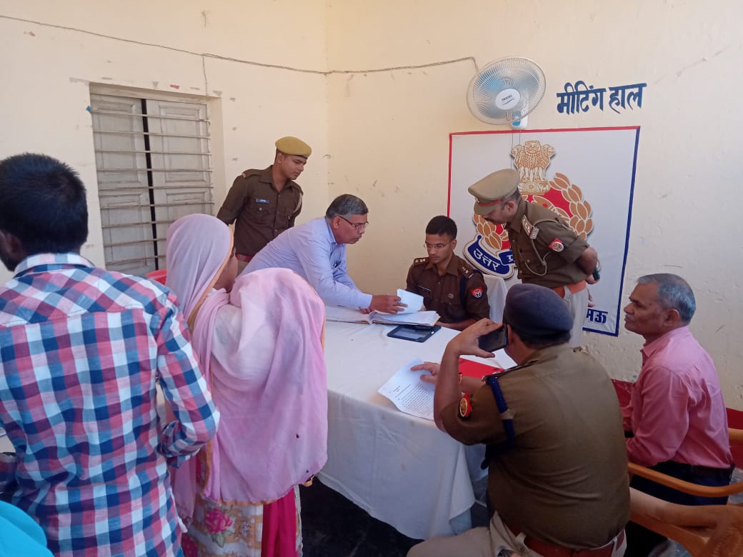 जनपद मऊ के समस्त थानों पर थाना समाधान दिवस का हुवा आयोजन