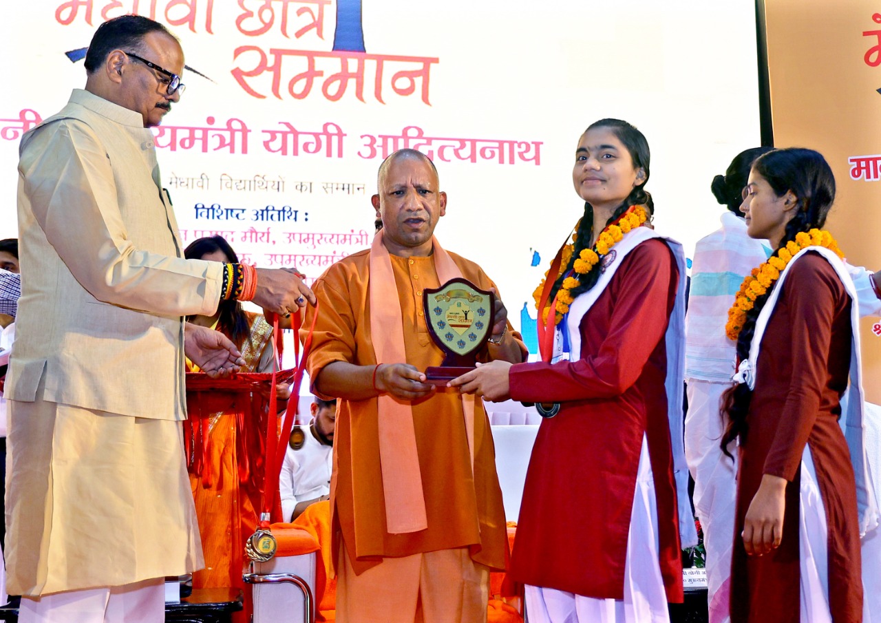 चुनौतियों का सामना करें, शॉर्टकट पतन का रास्ता: सीएम योगी