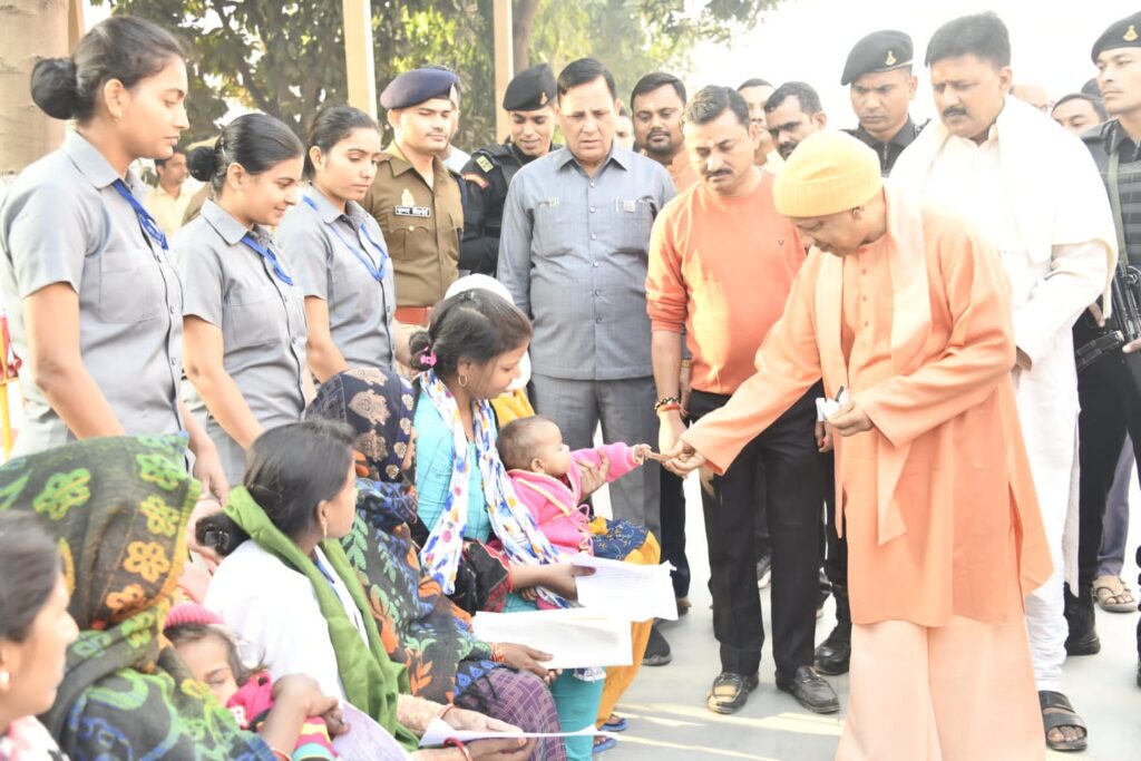 मत करें चिंता, हल होंगी सबकी समस्याएं : सीएम योगी