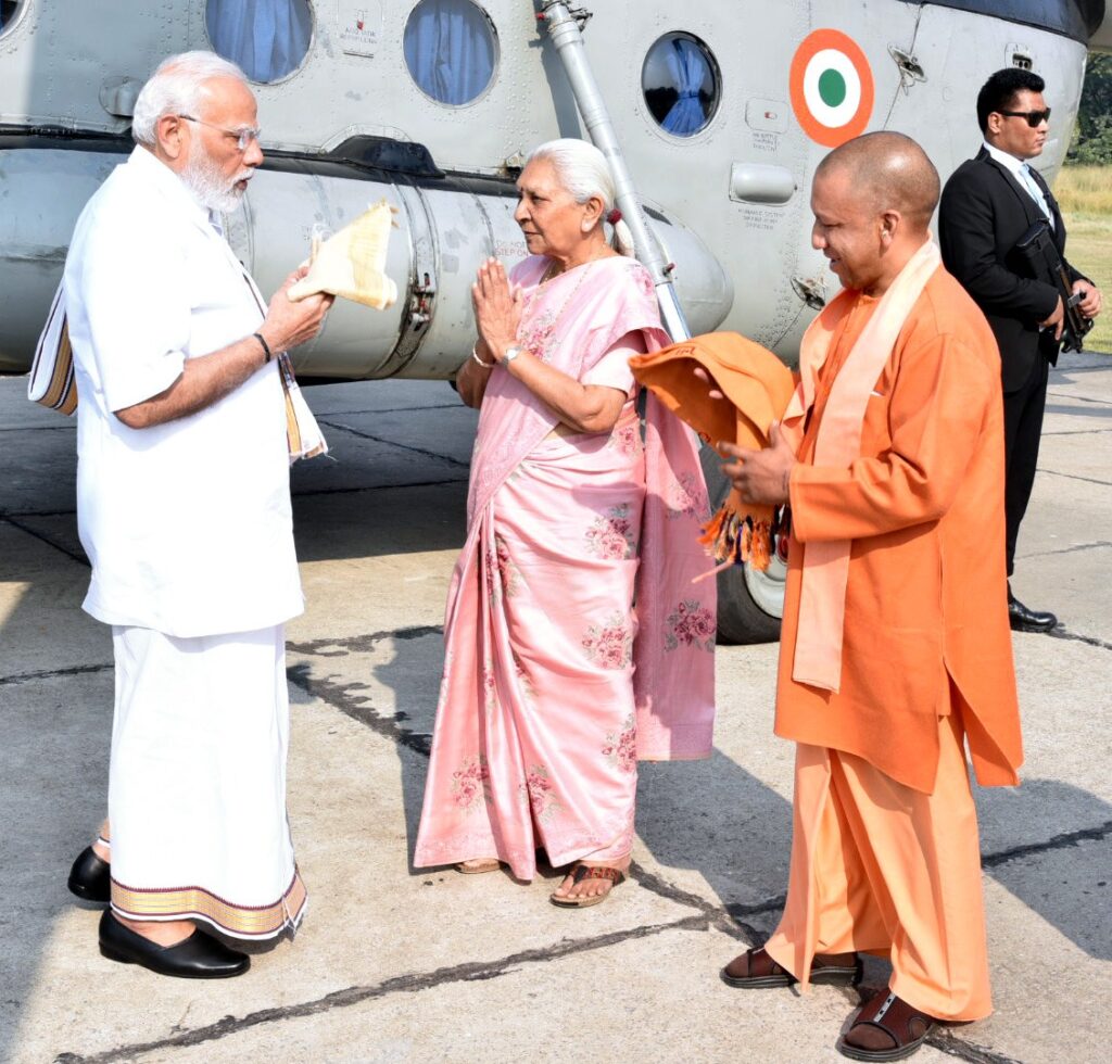 Kashi Tamil Sangamam:Governor and Chief Minister Yogi Adityanath welcome PM Modi