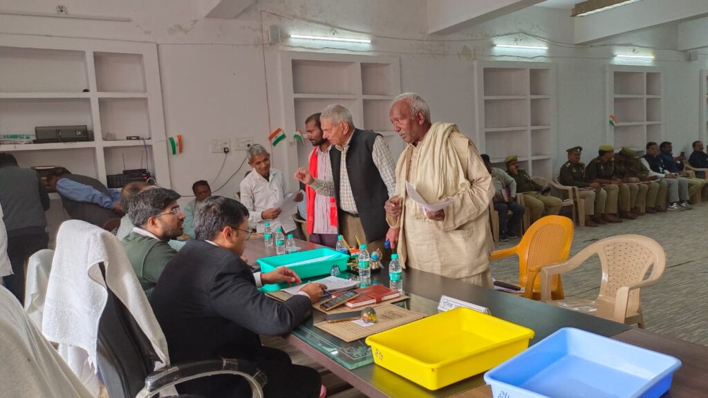 जिलाधिकारी के नेतृत्व में संपूर्ण समाधान दिवस तहसील सदर में संपन्न