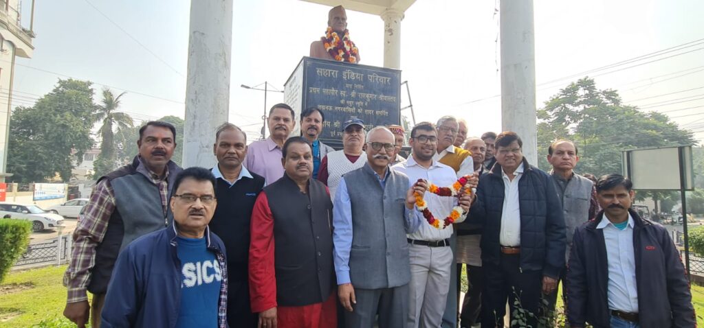 महानगर निवासियों ने लखनऊ के प्रथम नगर प्रमुख बाबू राजकुमार श्रीवास्तव जी को पुण्य तिथि पर याद कर श्रद्धासुमन अर्पित किए-जे पी सिंह