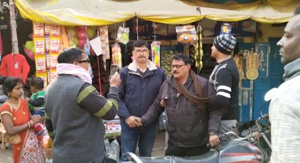 एंटी करप्शन टीम ने अमीन को रिश्वत लेते रंगे हाथ दबोचा